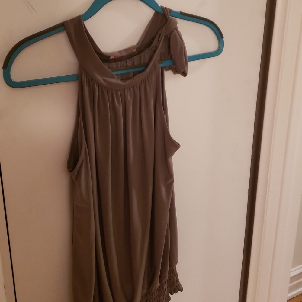 Sleeveless halter top with bow detail